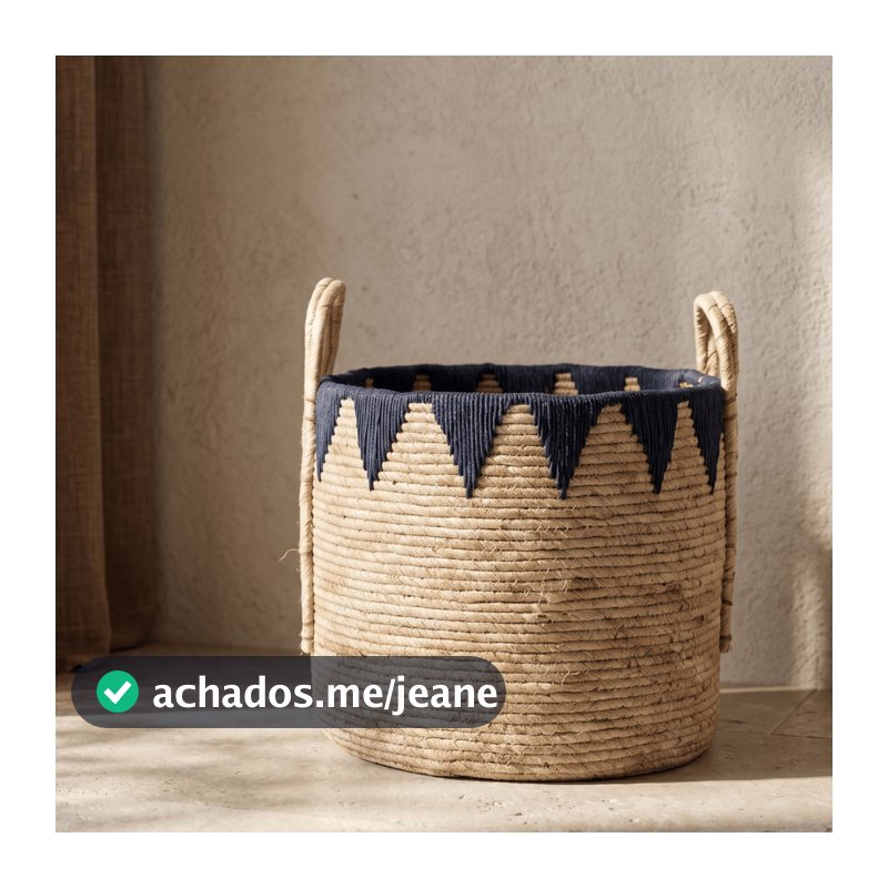 Cesto Fibra Natural Palha Detalhe Triângulos Azul Rústico 42x38cm Boho Chic Luxo Minimalista