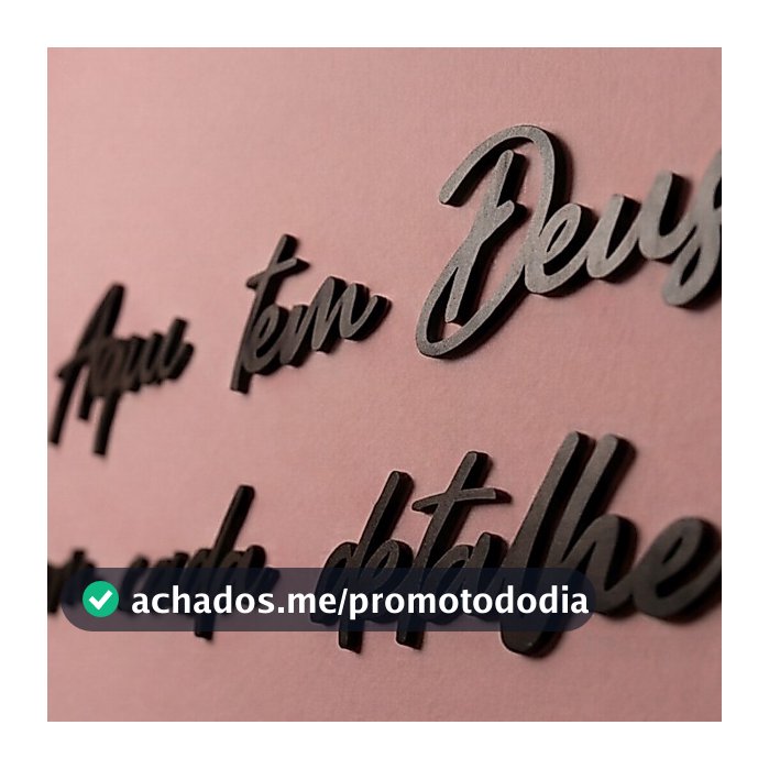 Painel Frase Aqui Tem Deus em Cada Detalhe MDF Preto Parede Decoração Cristã Fé Lar Sala Cozinha