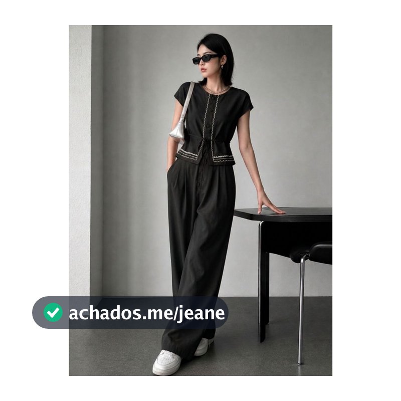 REF: AS1990 - Conjunto feminino composto por blusa com cinto e calça. A blusa possui decote redondo