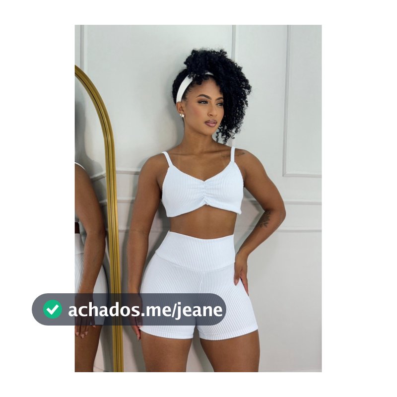 Conjunto de Top com Bojo e Short Fitness.