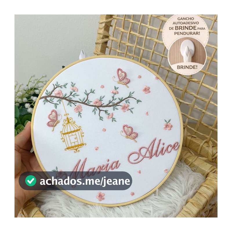 Porta Maternidade Menina Bastidor Bordado Floral com Borboleta 3d Personalizado com Nome