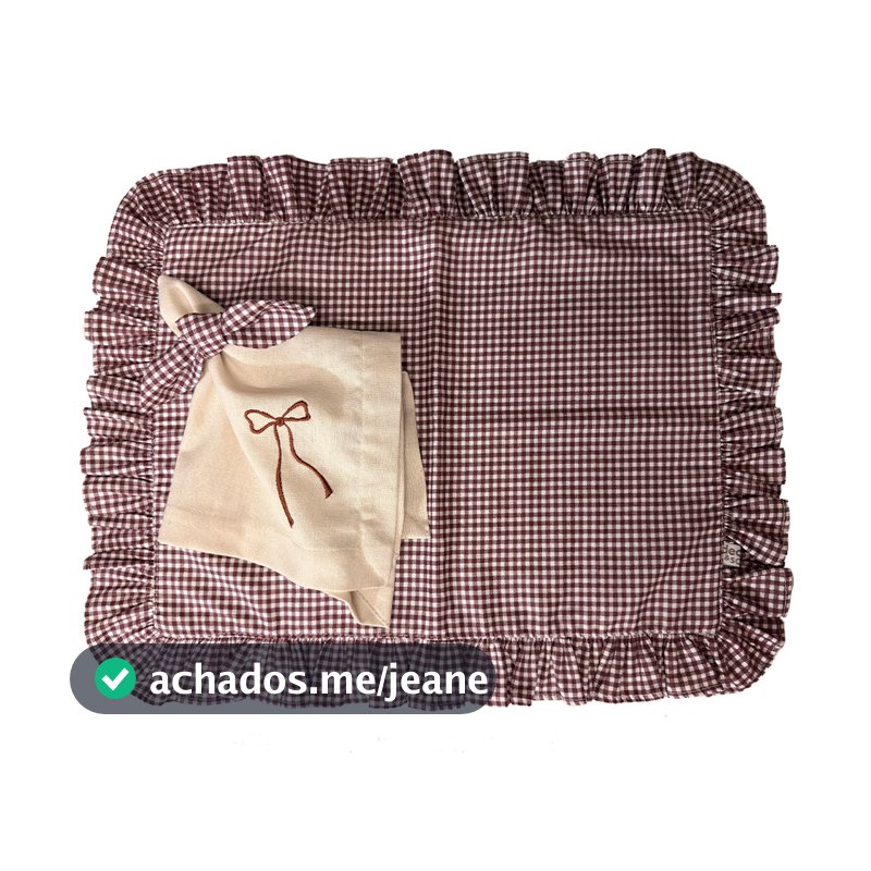 Kit Lugar Americano Retangular Xadrez Vichy Marrom com Babado + Guardanapo Bordado Laço