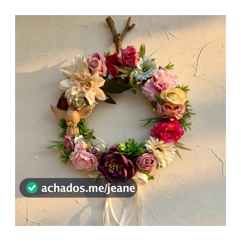 Guirlanda Rústica para Porta 35cm com Flores Permanentes e Divino Espírito Santo em Madeira .