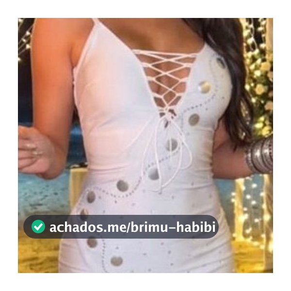 Vestido Preto Curto Tubinho com bojo e detalhes em trancado no busto ,fenda lateral na perna com detalhes em pedraria