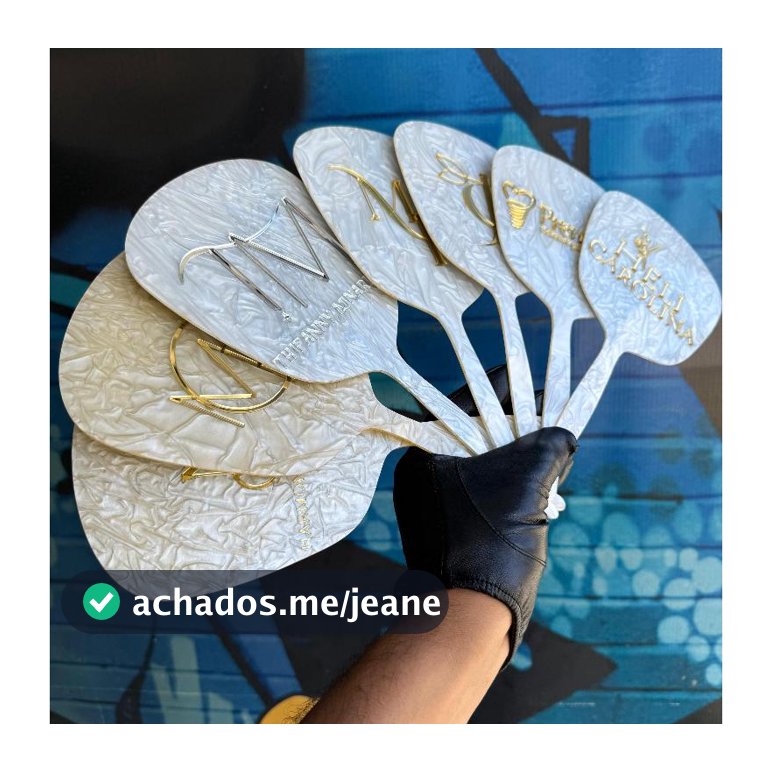 Espelho de Mão Elegante em Acrílico com Personalização Exclusiva.