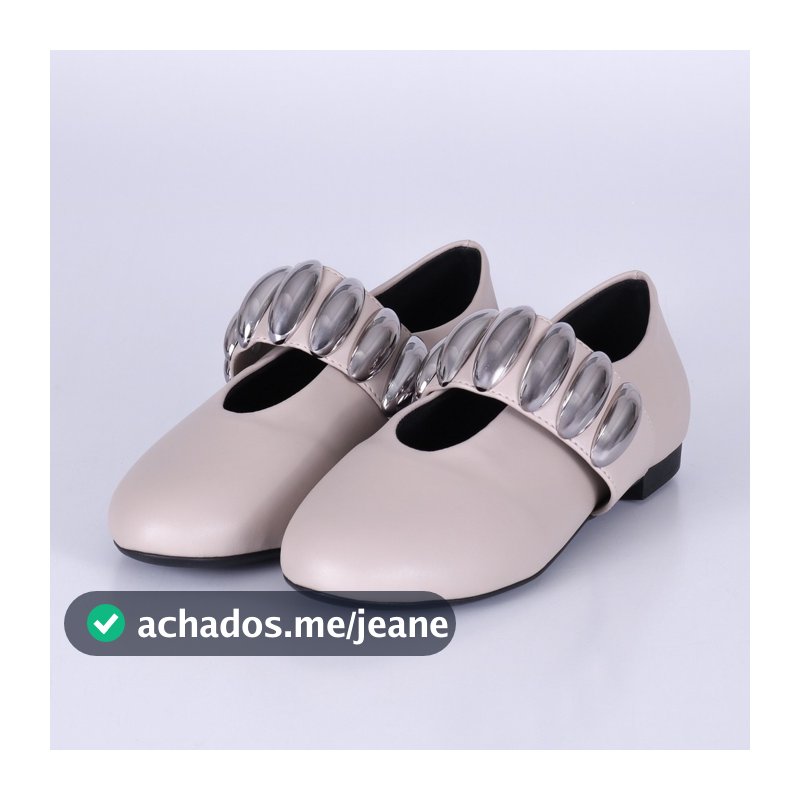 Sapatilha Lela Not-Me com Bico Redondo, Tira Decorativa com Tachas Metálicas