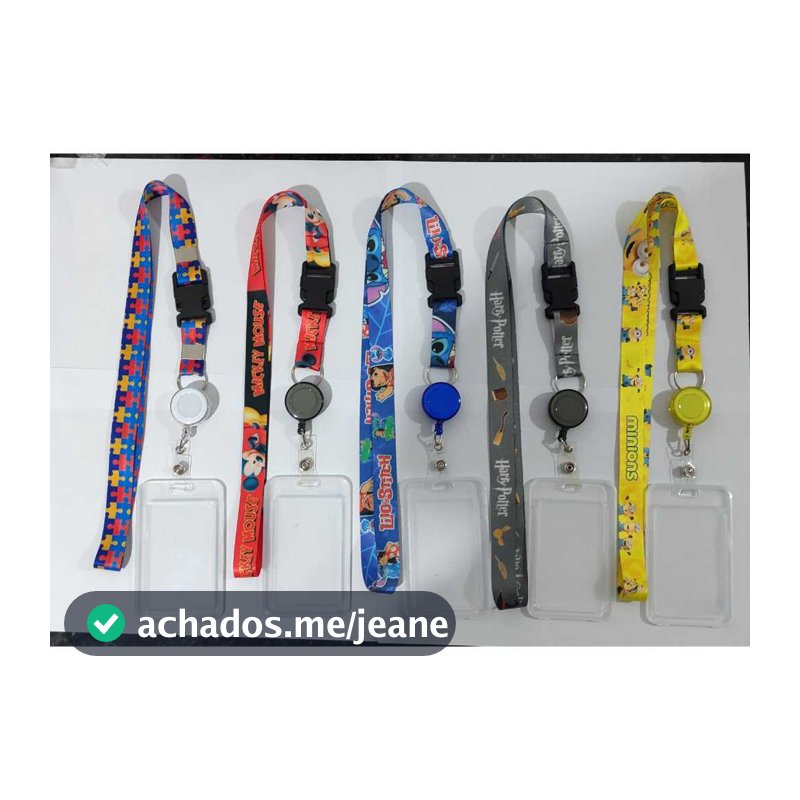 1 Porta crachá roller clipe retrátil, com protetor e cordão de pescoço, com desenho de personagens, e também de times...