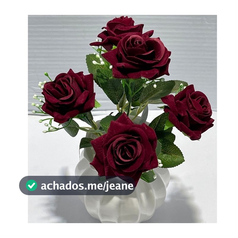 Rosa Veludo Altura total do galho: 30 cm 5 rosas por galho