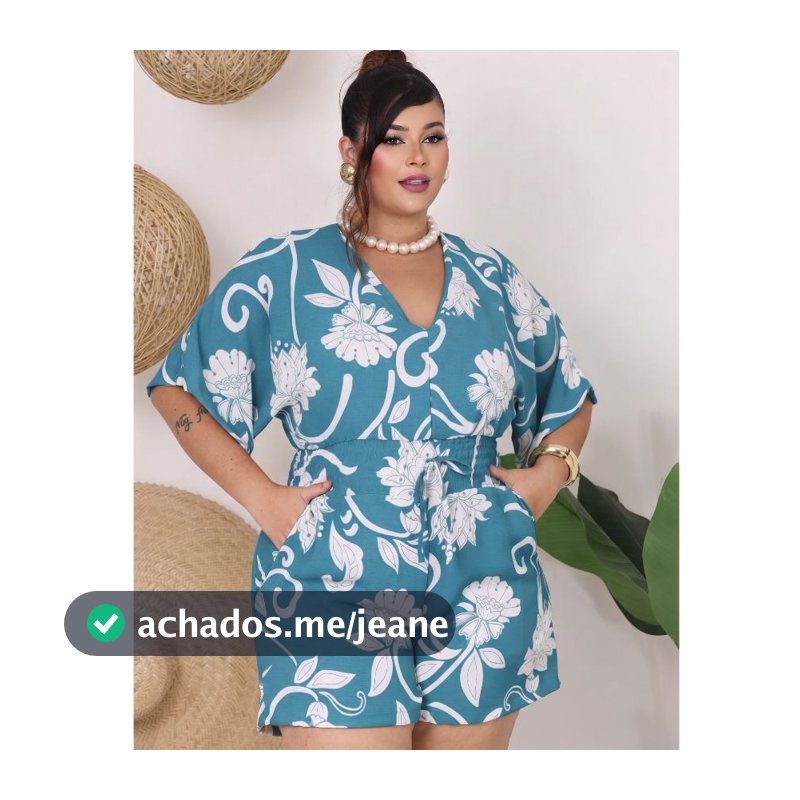 Macaquinho Plus Size com Lastex na Cintura e Manga Morcego e Bolso nas Laterais
