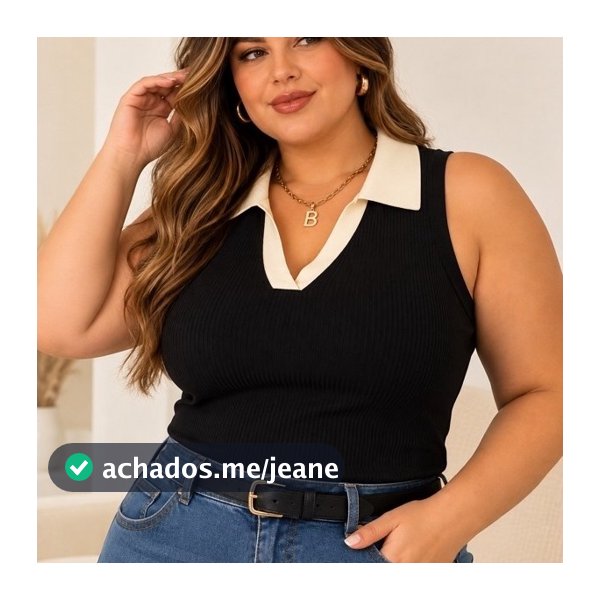 Regata feminina Plus Size sem manga gola contrastante preta com recorte V casual