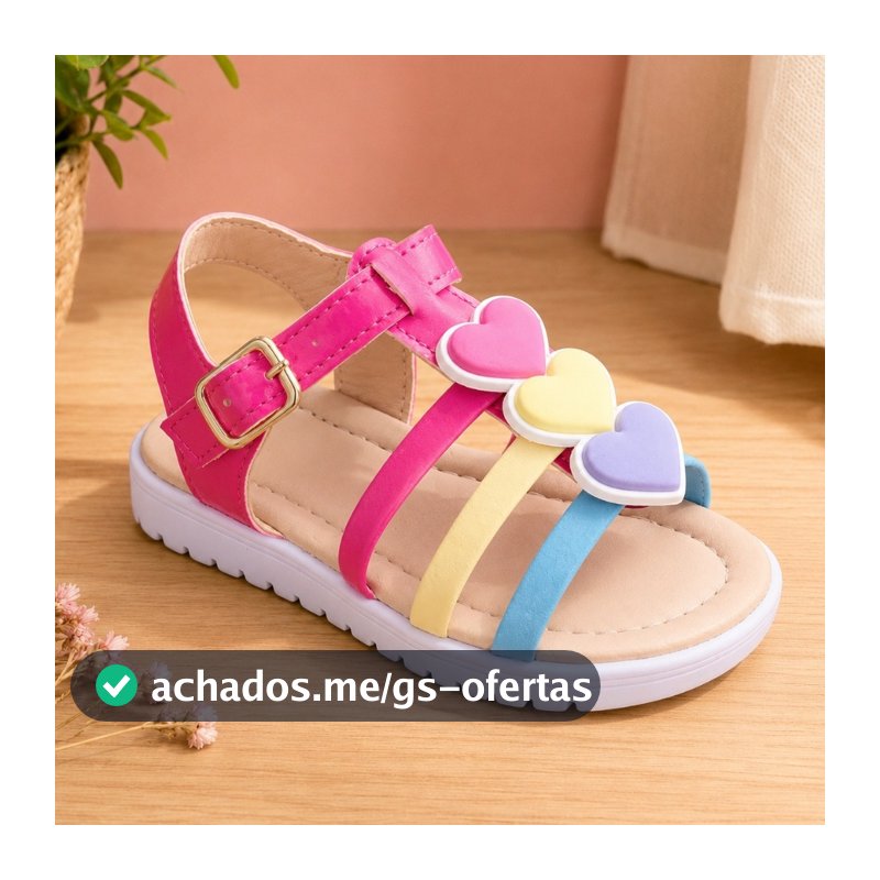 Sandália infantil modinha feminina com enfeite de corações coloridos.