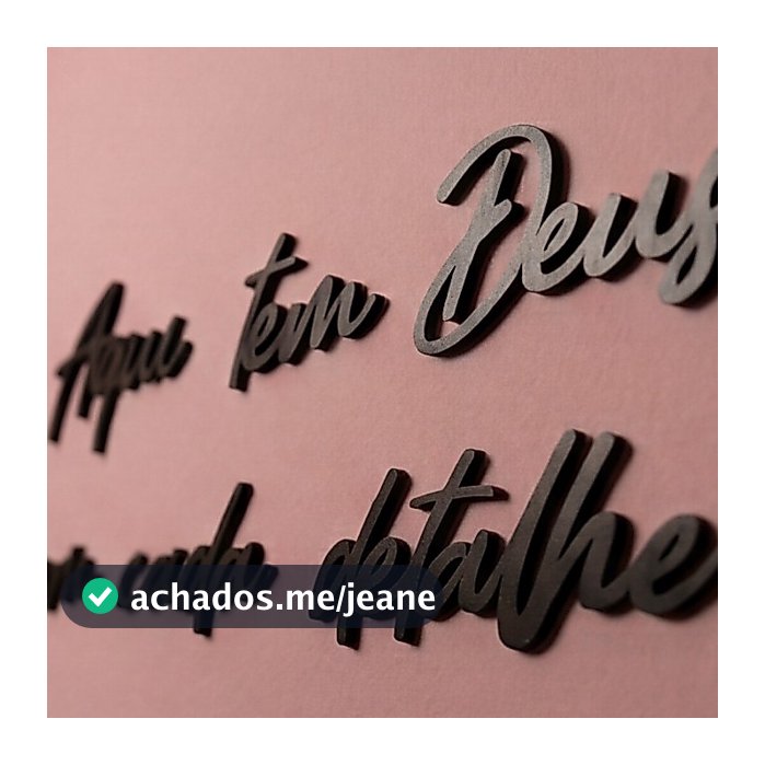 Painel Frase Aqui Tem Deus em Cada Detalhe MDF Preto Parede Decoração Cristã Fé Lar Sala Cozinha