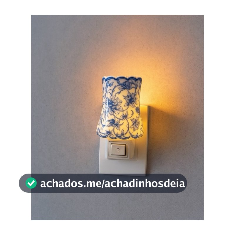 Luminária de Tomada em Porcelana Estilo Azul e Branco – Elegância Clássica para seu Ambiente