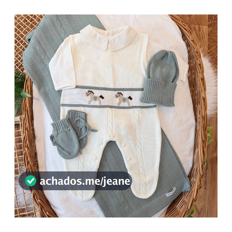 Saída De Maternidade Menino 5 peças- Cavalinhos (MACACÃO+ MANTA+ BODY+ TOUCA+ LUVAS)