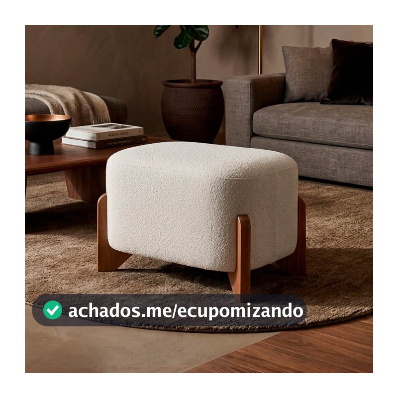 Puff Curvo Pé de Madeira Decorativo para Sala Orgânico Confortável e Reforçado Bouclé Fluffy