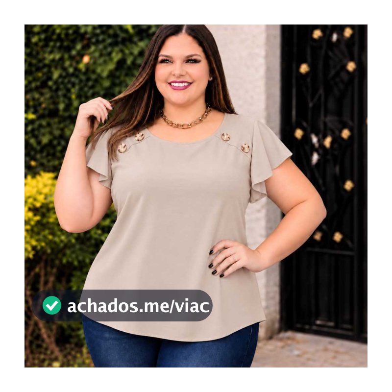 Blusa Feminina Plus Size Viscolinho Soltinha com Gola Redonda e Botões Decorativos no ombro