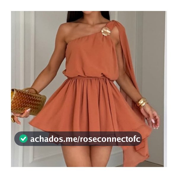 Vestido macaquinho feminino assimétrico de um ombro com capa e fivela