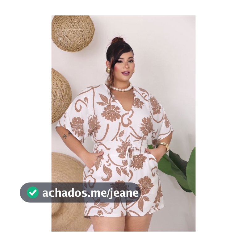 Macaquinho Plus Size Feminino com Mangas Morcego e Detalhe Lastex e Bolsos Laterais