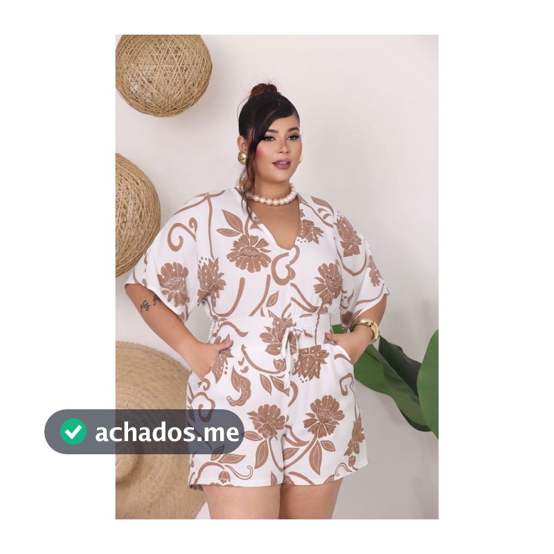 Macaquinho Plus Size Feminino com Mangas Morcego e Detalhe Lastex e Bolsos Laterais
