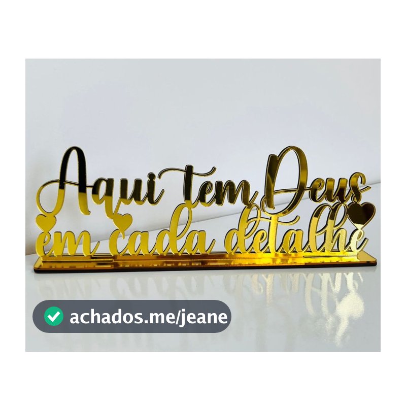 Frase Decorativa Aqui tem Deus em Cada Detalhe Com Base Decoração Estante OFERTA